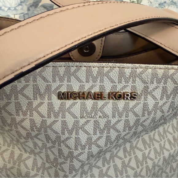 Michael Kors Tan and Cream Shoulder Bag - Picture 2 of 12